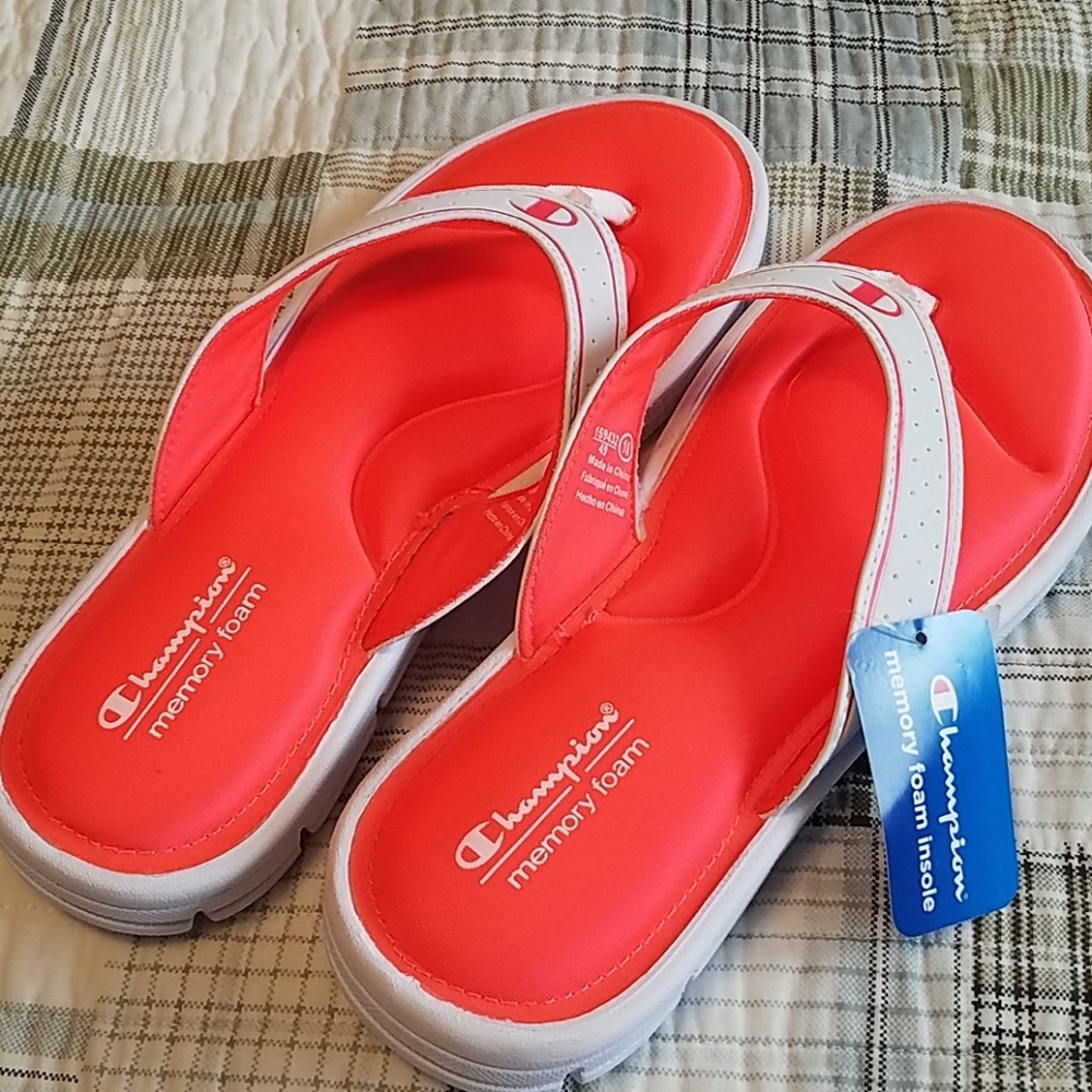 NWT Champion Memory Foam Flip Flops